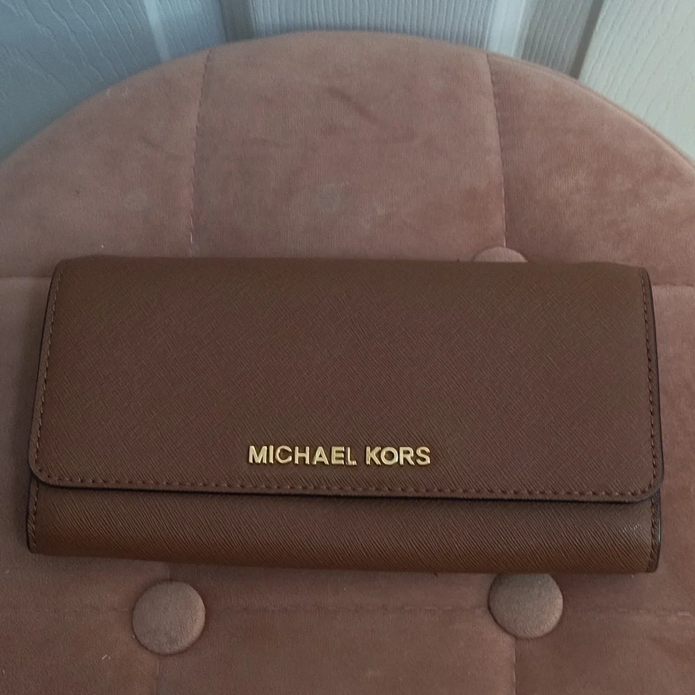 Michael Kors Jet Set Large Wallet - Picture 1 of 13